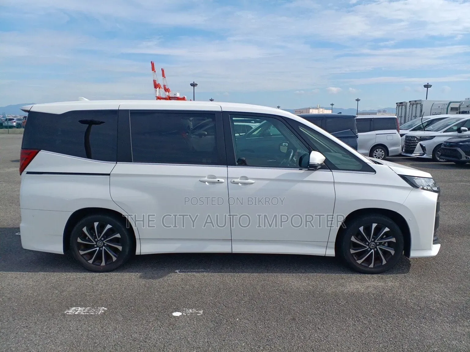 Toyota Noah 2023 Pearl