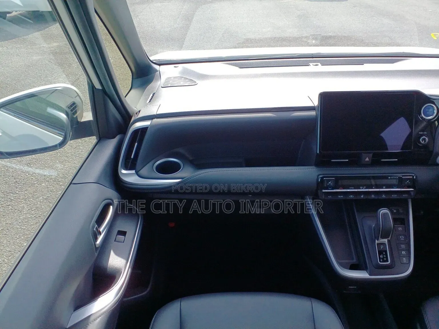Toyota Noah 2023 Pearl
