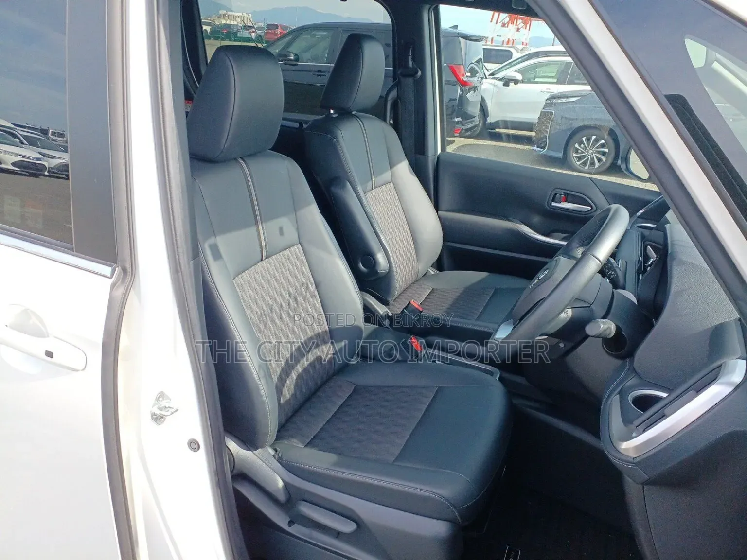 Toyota Noah 2023 Pearl
