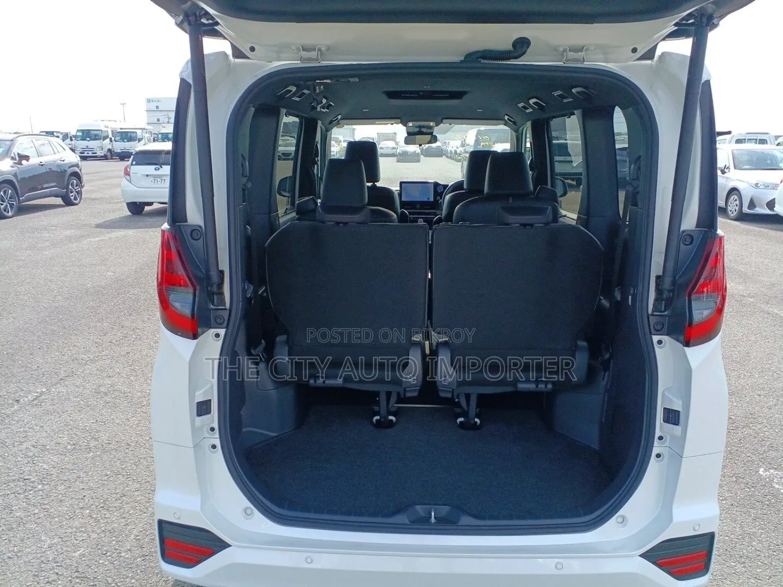 Toyota Noah 2023 Pearl