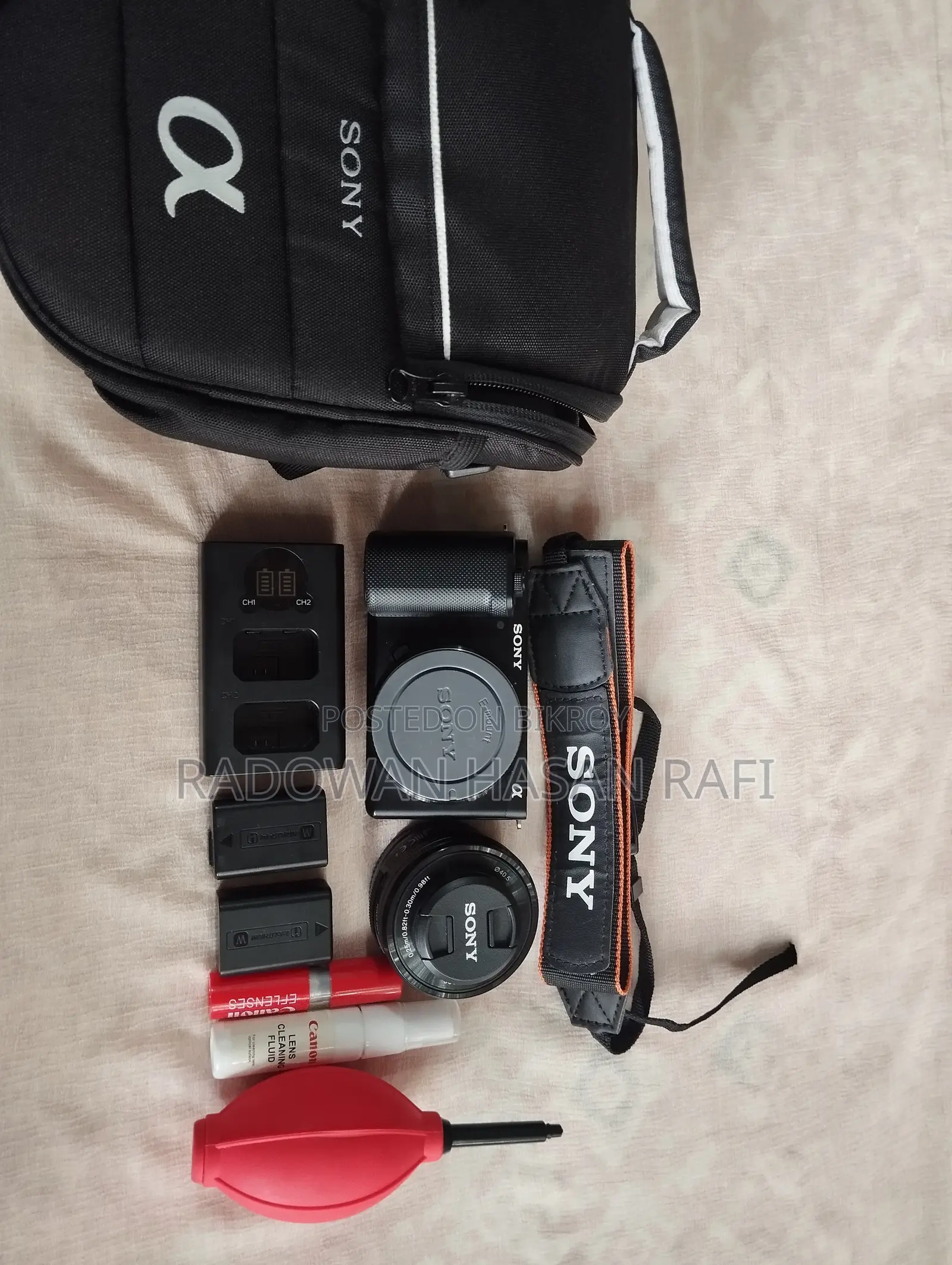 Sony ZV-E10 looks like brand new, about 97% fresh
