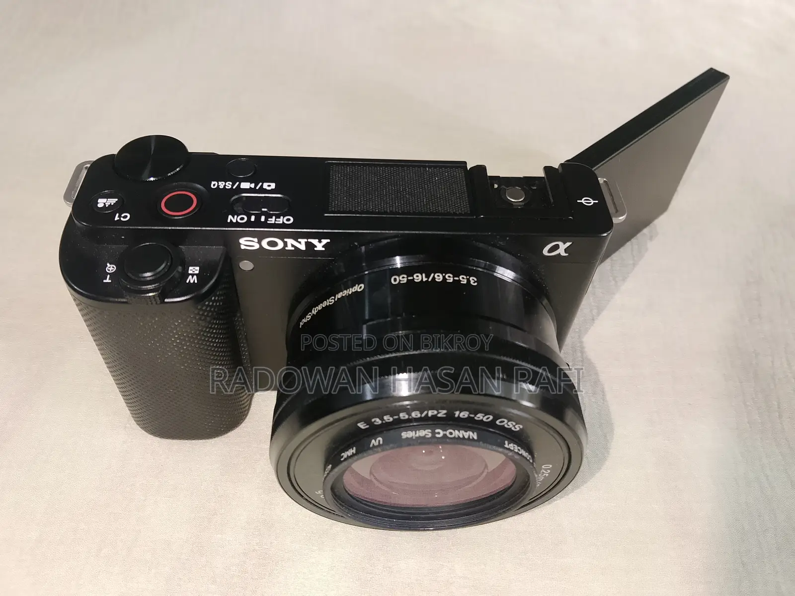 Sony ZV-E10 looks like brand new, about 97% fresh
