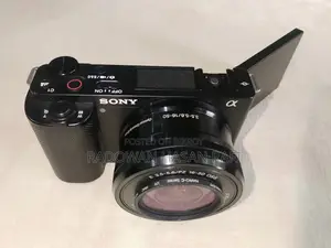 Sony ZV-E10 looks like brand new, about 97% fresh