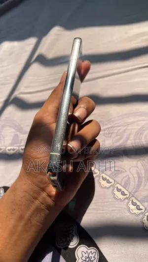 স্যামসাং গ্যালাক্সি এস২২ ৫জি ১২৮ জিবি সাদা