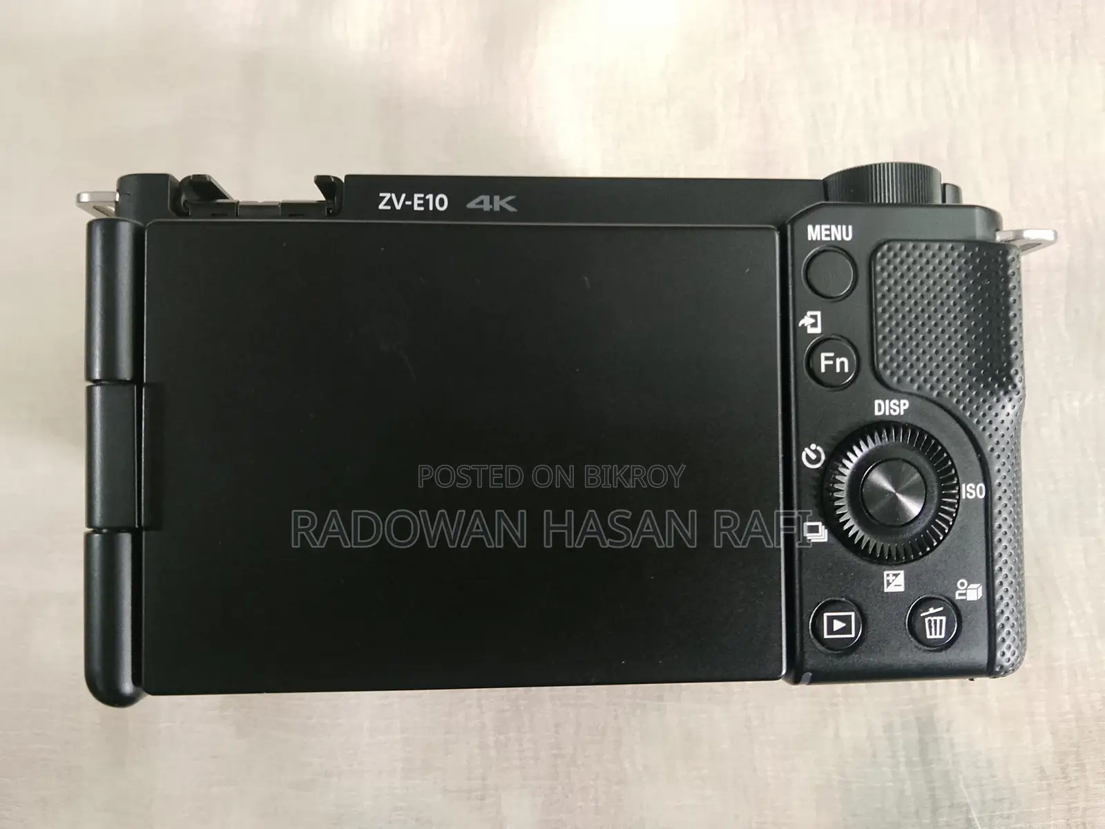Sony ZV-E10 looks like brand new, about 97% fresh