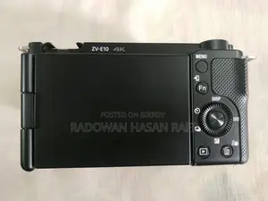 Sony ZV-E10 looks like brand new, about 97% fresh