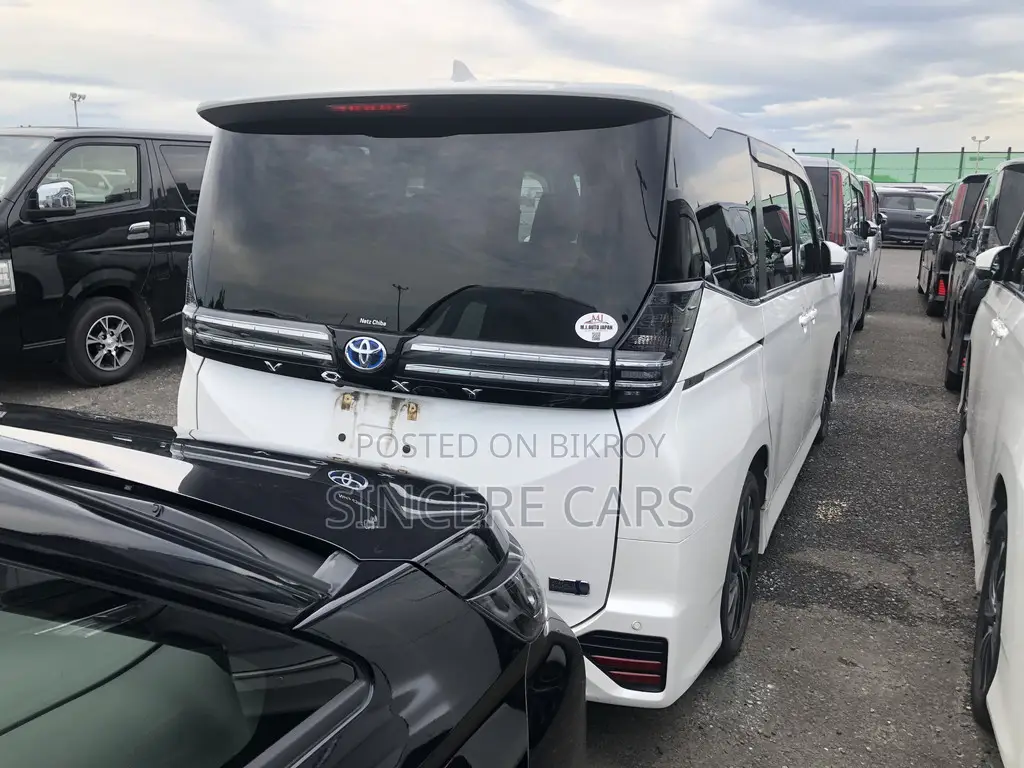 Toyota Voxy 2022 Pearl
