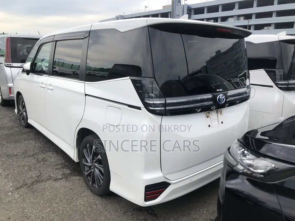 Toyota Voxy 2022 Pearl