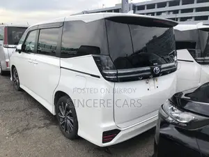 Toyota Voxy 2022 Pearl