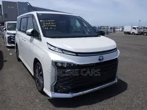Toyota Voxy 2022 Pearl