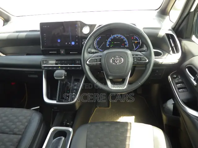 Toyota Voxy 2022 Pearl