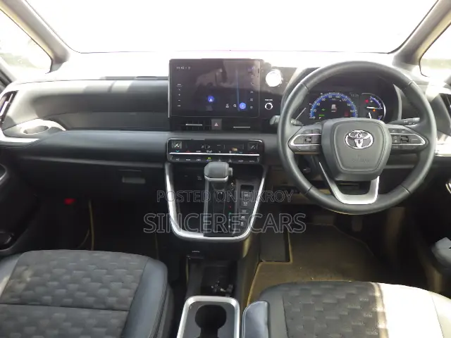 Toyota Voxy 2022 Pearl