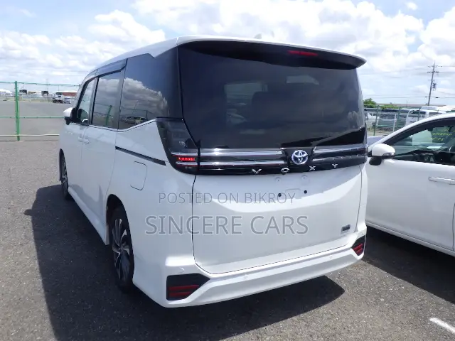 Toyota Voxy 2022 Pearl