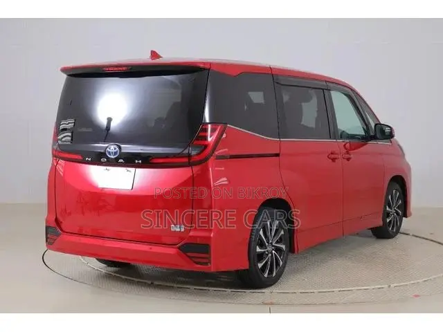 Toyota Noah 2022 Red
