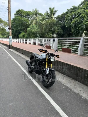 যমাহা এক্সএসআর৭০০ ২০২১ হোয়াইট