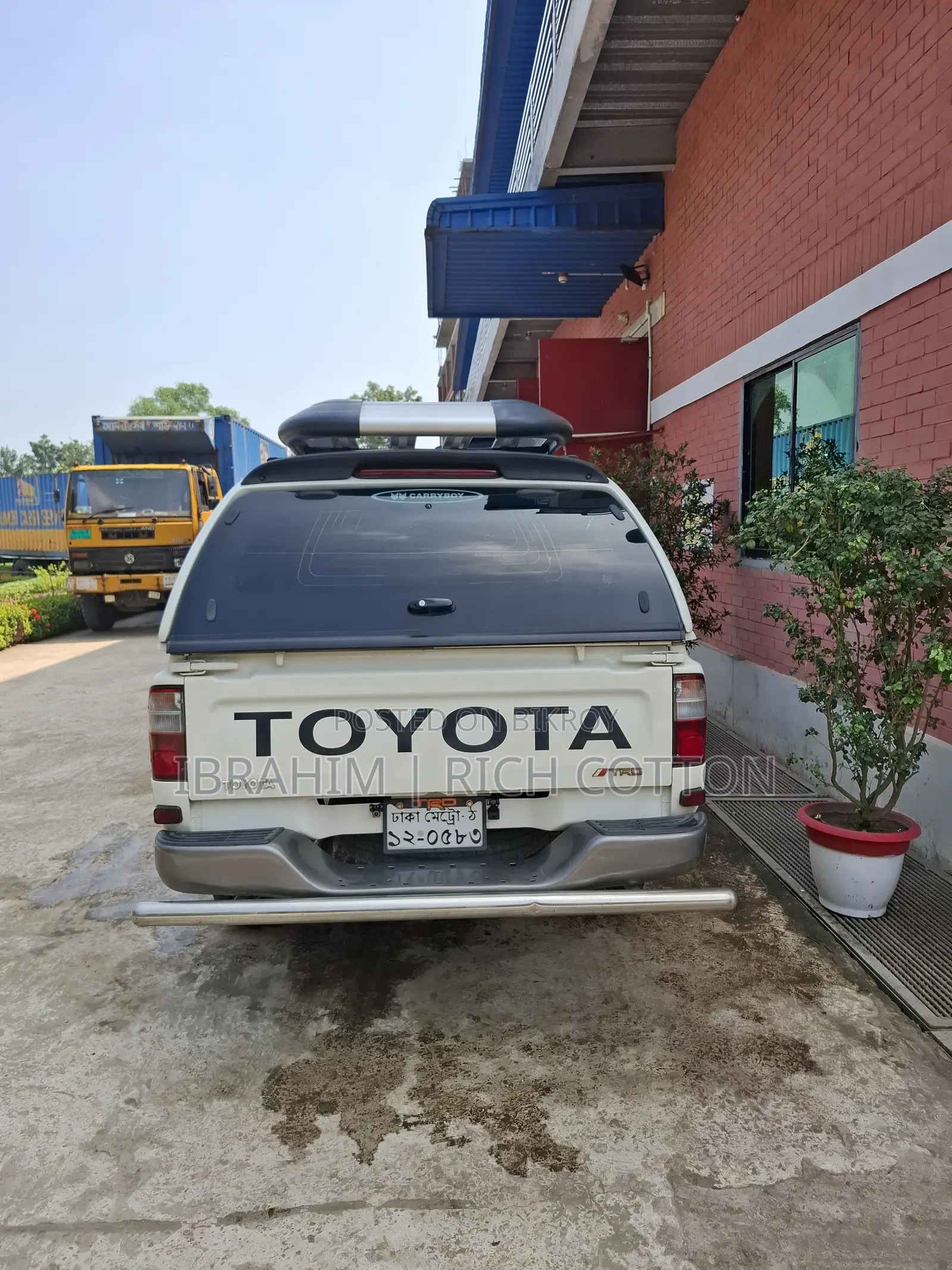 টয়োটা হিলাক্স ২.৫ ক্যাব ২০০৫ সাদা