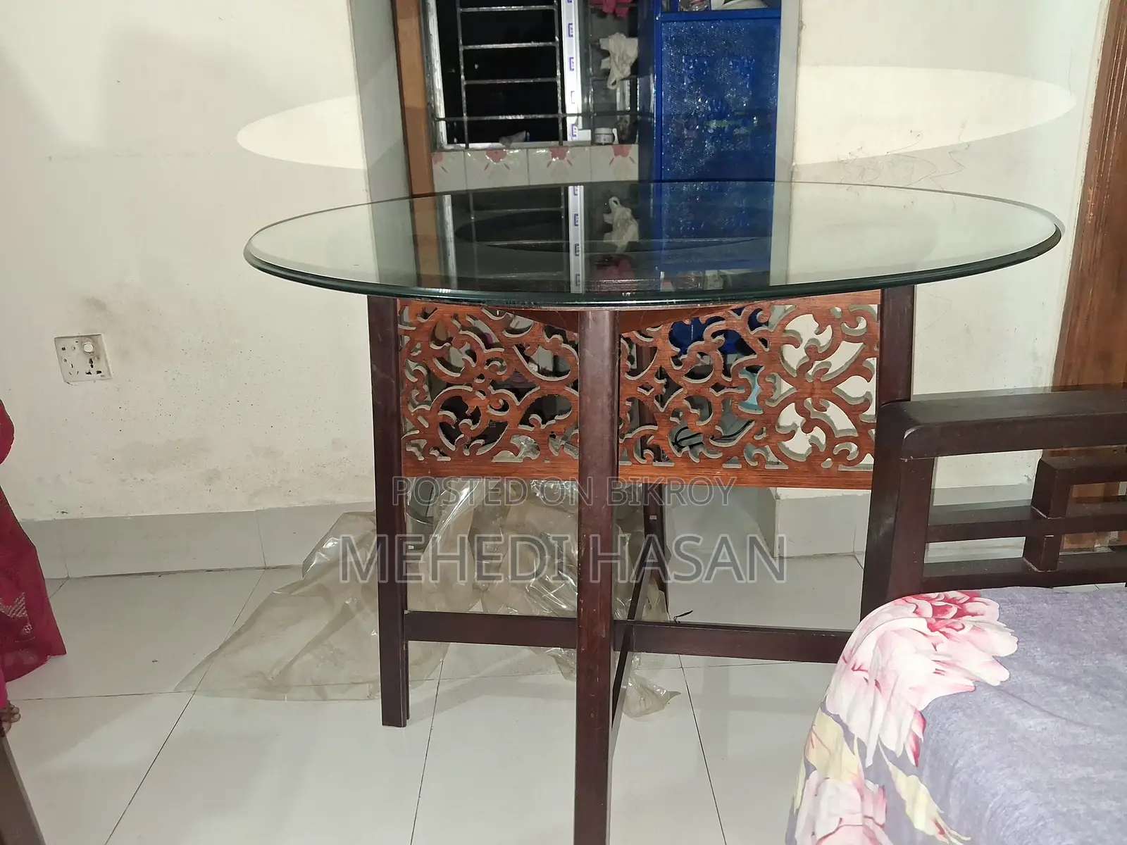 একটি সেন্টার টেবিল বিক্রি হবে ।