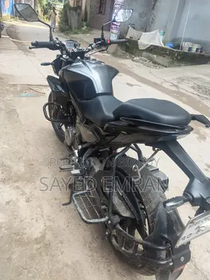 হিরো এক্সট্রিম ১২৫আর ২০২৫ কালো