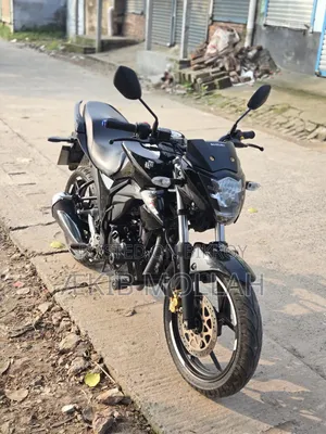 সুজুকি জিক্সার ২০২৪ কালো