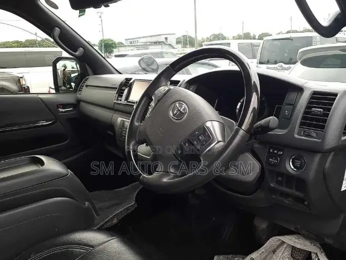 Toyota HiAce 2022 Black