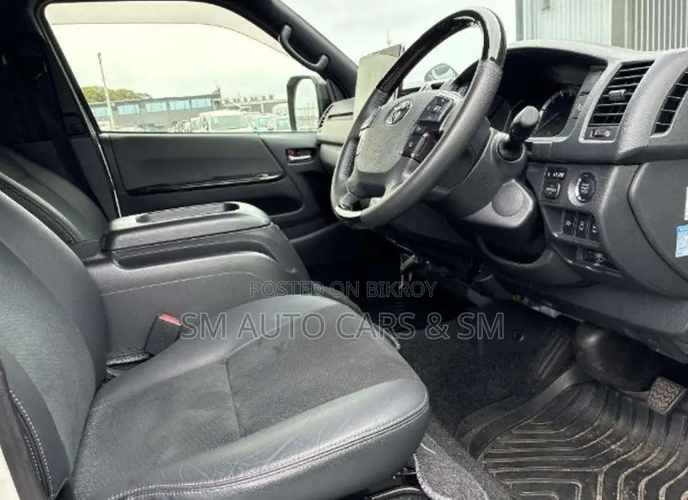 Toyota HiAce 2023 White
