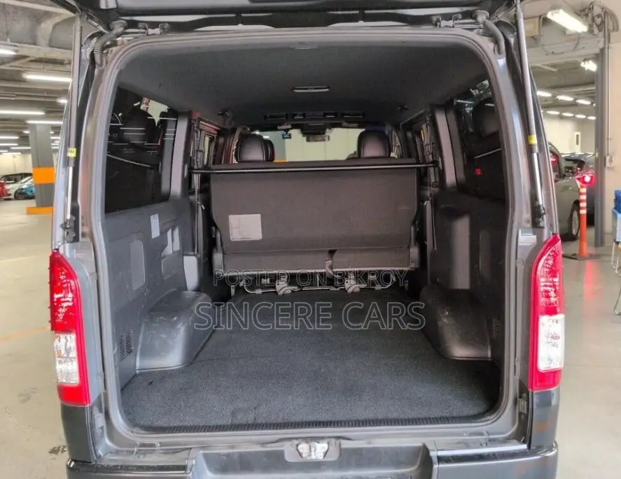 Toyota HiAce 2021 Black