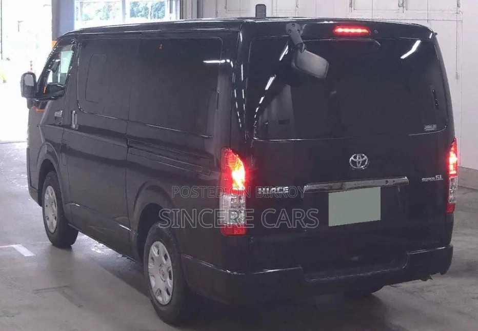 Toyota HiAce 2021 Black