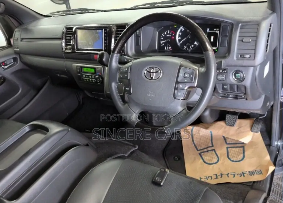 Toyota HiAce 2021 Black