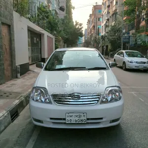 টয়োটা করোল্লা ২০০৪ সাদা