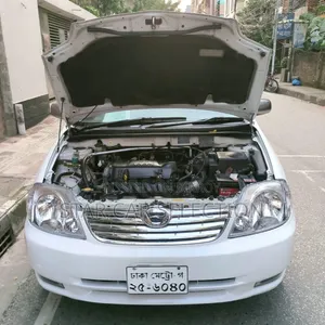 টয়োটা করোল্লা ২০০৪ সাদা