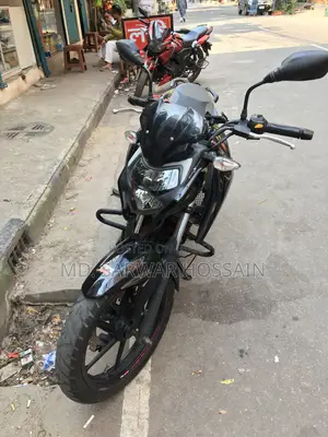 টিভিএস অ্যাপাচে আরটিআর ১৬০ ৪ভি ২০২১ কালো