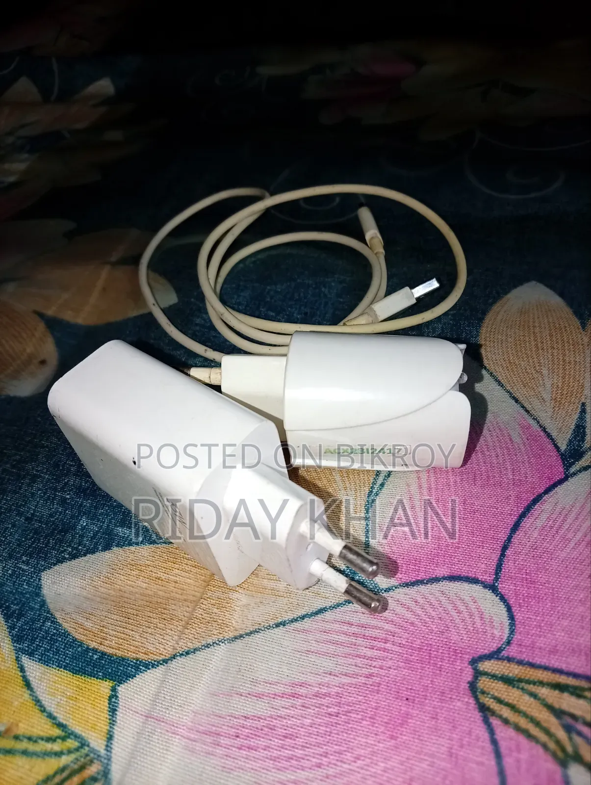 দুইটা অরিজিনাল মোবাইল চার্জার বিক্রি করা হবে ভালো কন্ডিশন