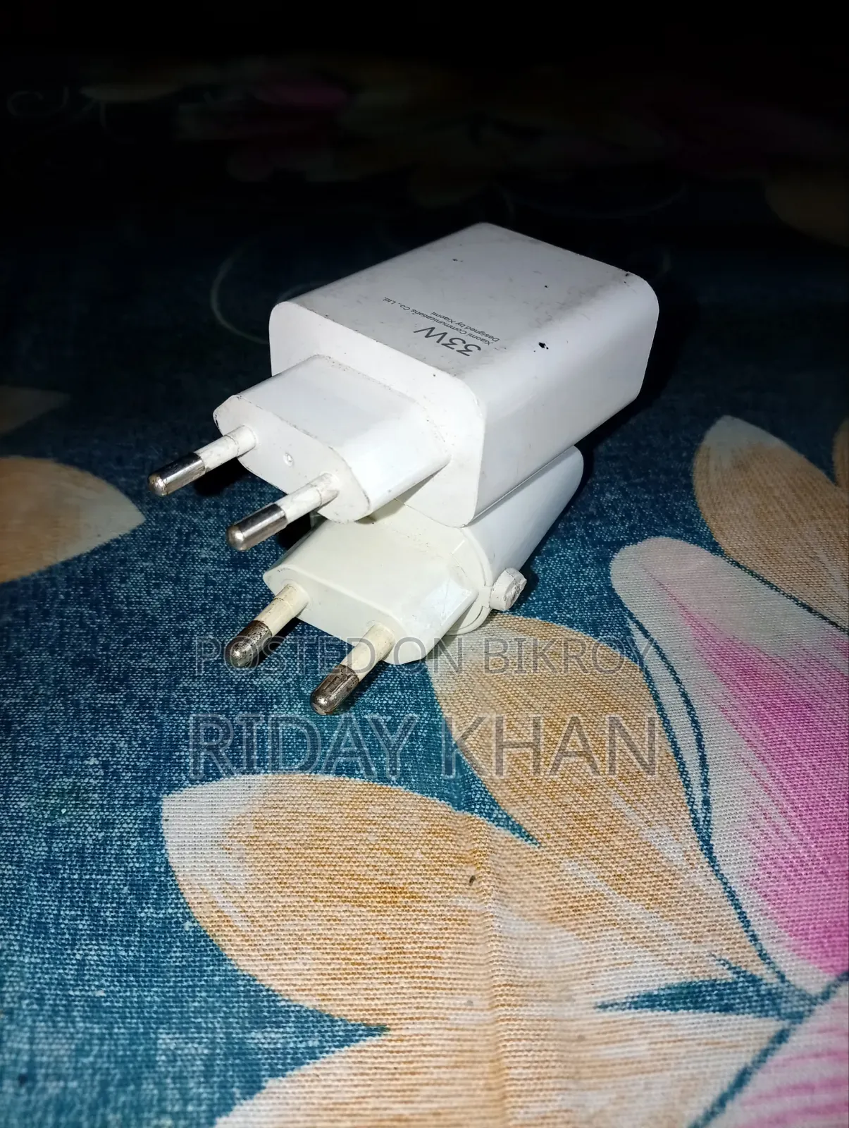 দুইটা অরিজিনাল মোবাইল চার্জার বিক্রি করা হবে ভালো কন্ডিশন