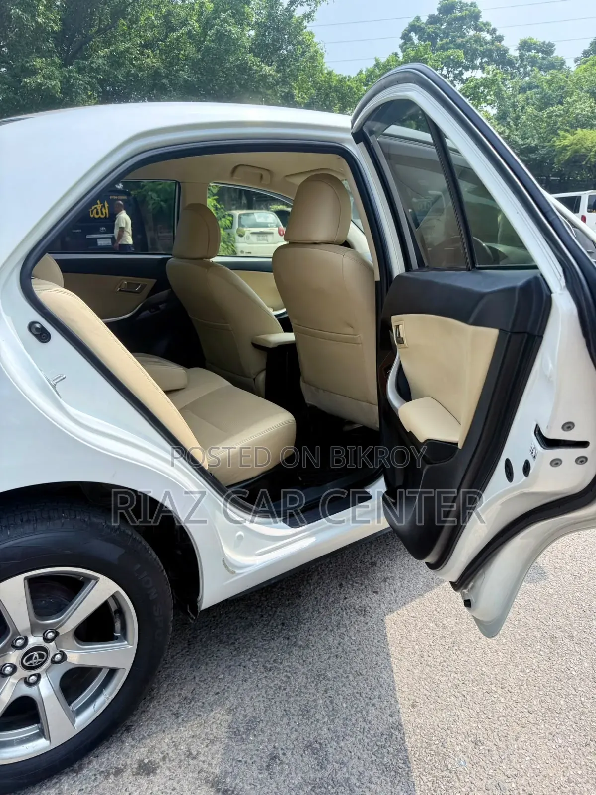 টয়োটা অ্যালিওন ২০১৬ পার্ল