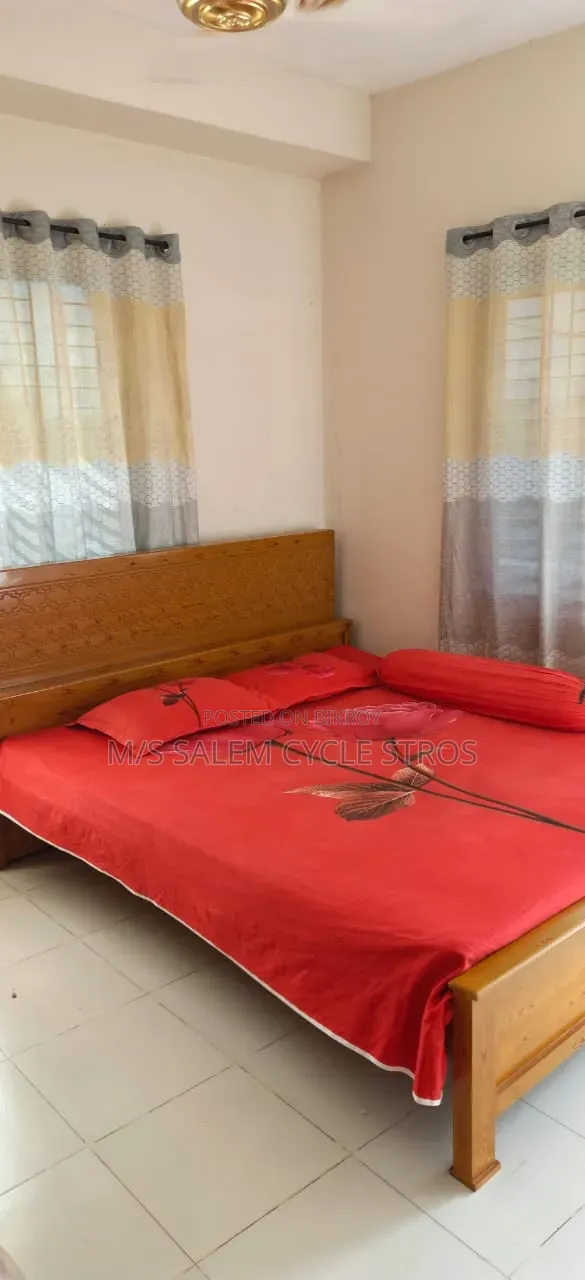 খাট বিক্রি হবে সাথে ম্যাট্রিক্স আছে