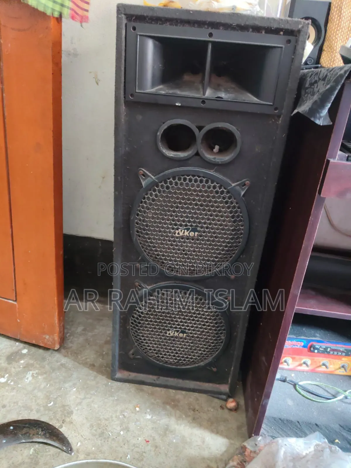 Amplifier With Speaker