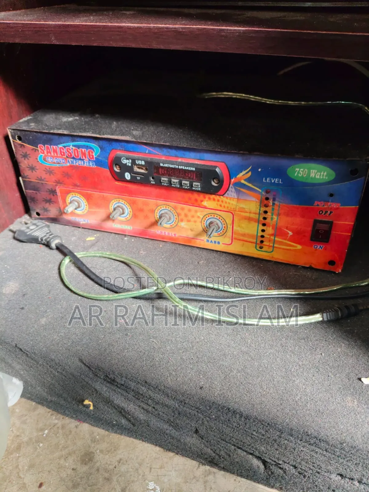 Amplifier With Speaker