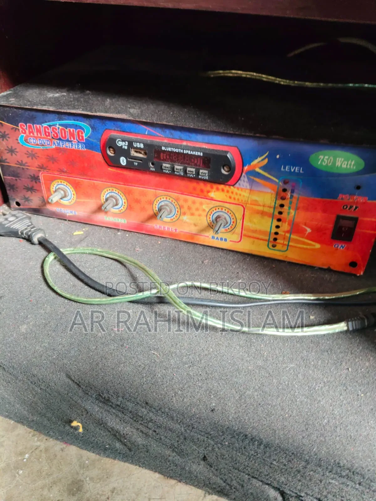 Amplifier With Speaker