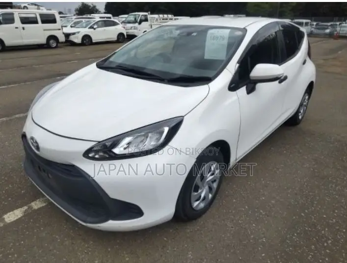 Toyota Aqua 2021 Pearl