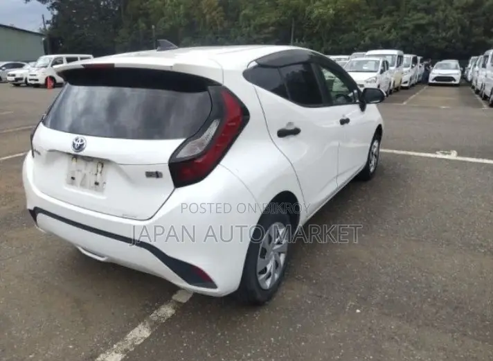 Toyota Aqua 2021 Pearl