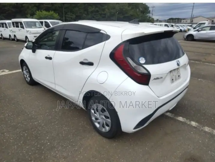 Toyota Aqua 2021 Pearl