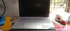 Laptop Asus Vivobook 15 4GB Intel Core i3 SSD 128GB