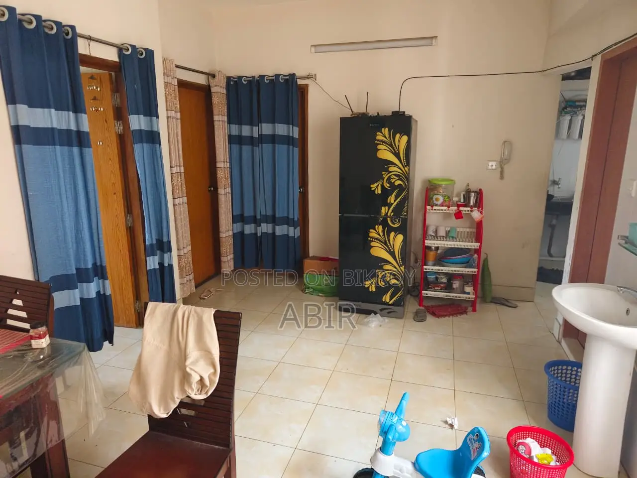 ইত্তাদির মোড়, মোহাম্মদপুরে ভাড়ার জন্যfurnished ৩-বেডরুম রুম এবং পার্লার