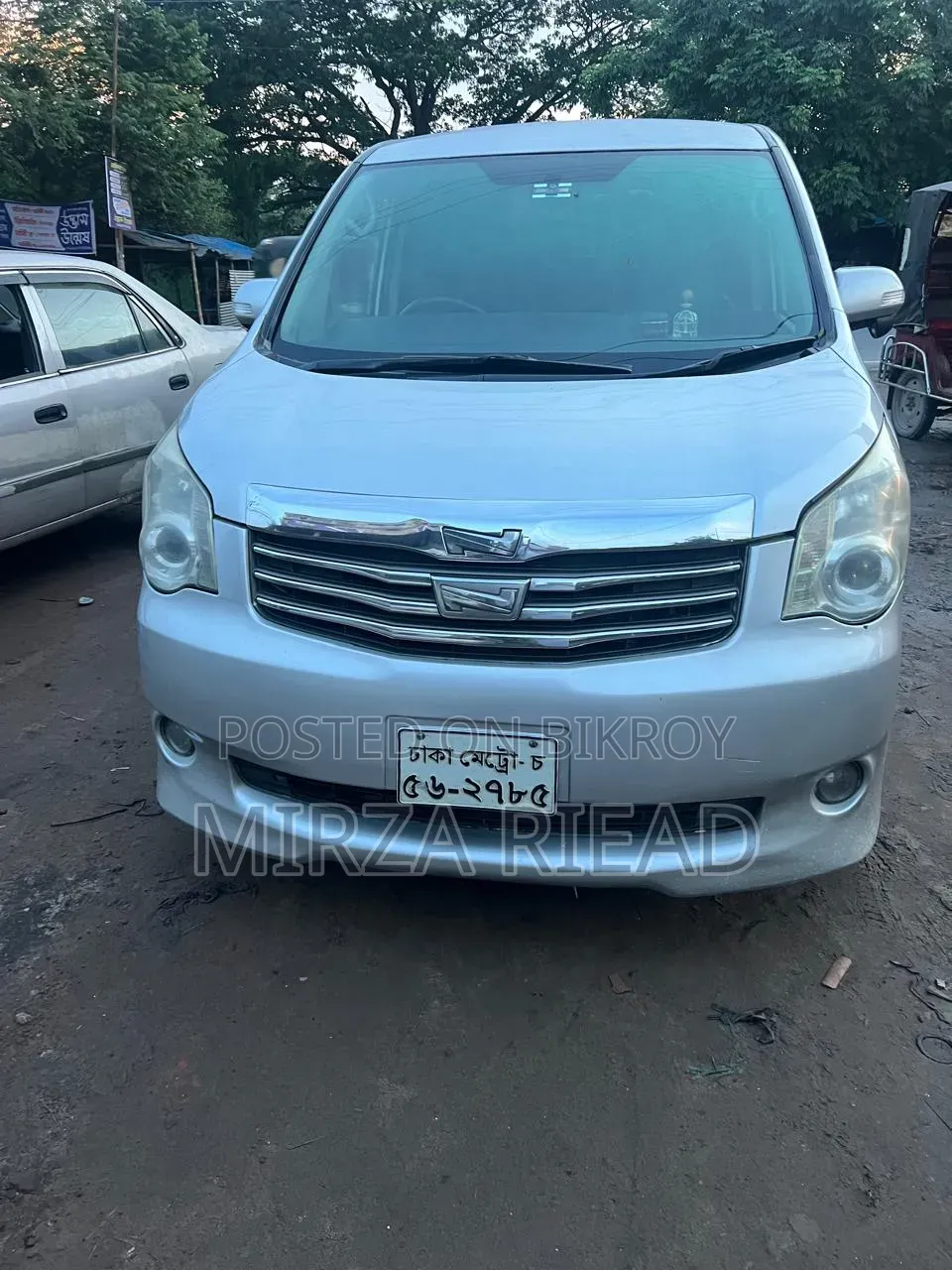 Toyota Noah 2012 Silver
