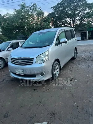 Toyota Noah 2012 Silver