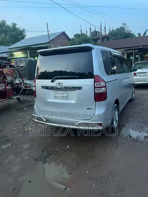 Toyota Noah 2012 Silver