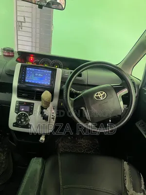 Toyota Noah 2012 Silver