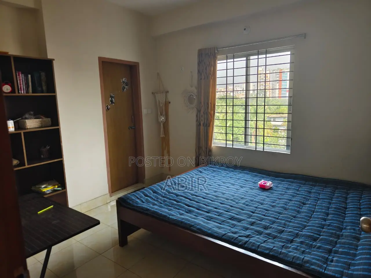 ইত্তাদির মোড়, মোহাম্মদপুরে ভাড়ার জন্যfurnished ৩-বেডরুম রুম এবং পার্লার