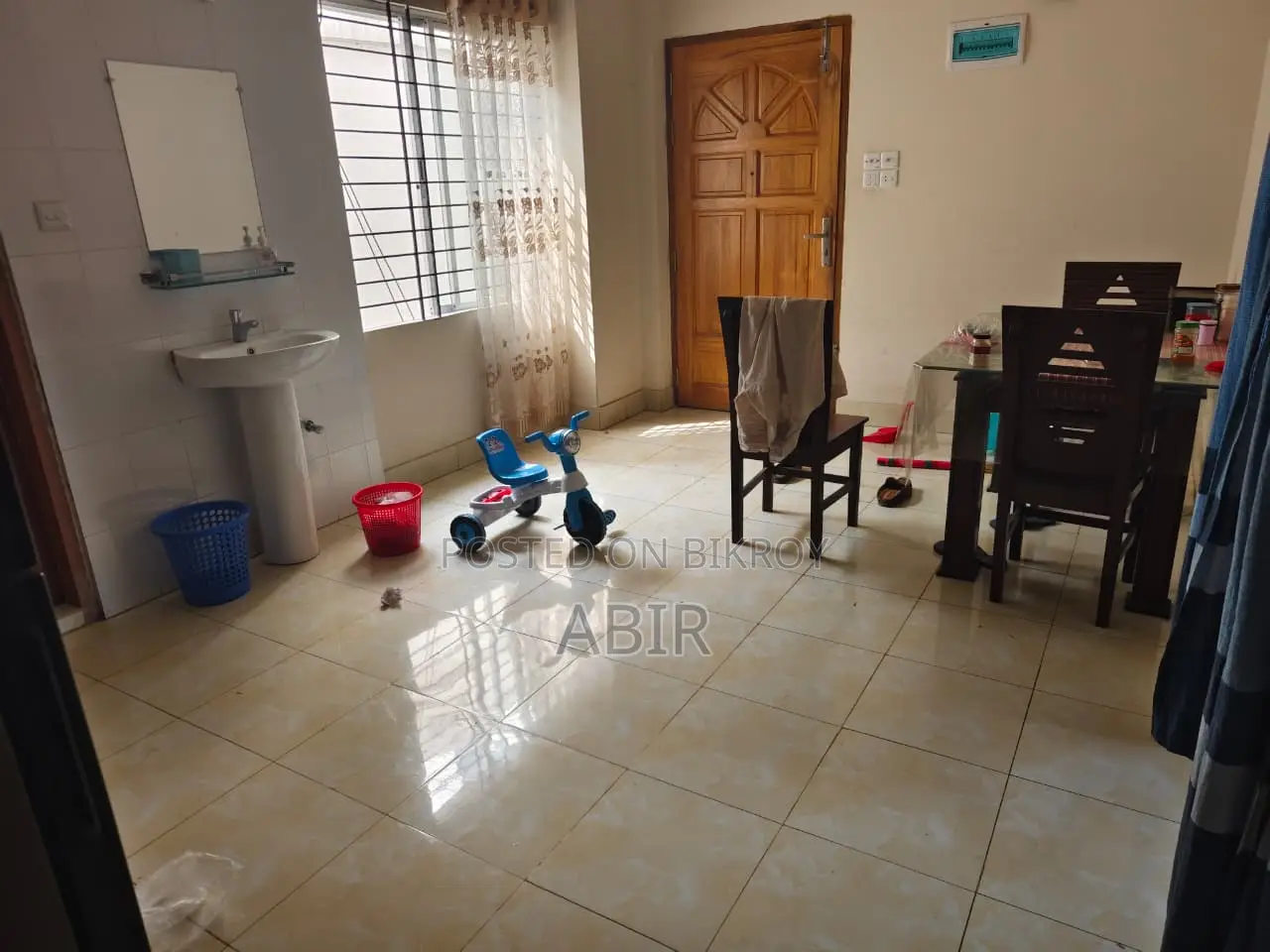 ইত্তাদির মোড়, মোহাম্মদপুরে ভাড়ার জন্যfurnished ৩-বেডরুম রুম এবং পার্লার