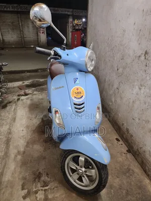 ভেসপা ১৫০ সুপার ২০২০ নীল